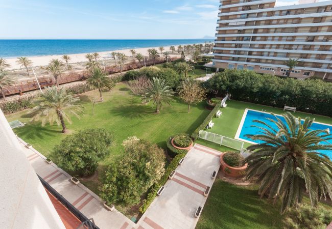 Apartment in Playa de Gandía - Condo in front of the Beach, Airco and lovely sunny terrace.  Apartment in Playa de Gandía - Condo in front of the Beach, Airco and lovely sunny terrace.