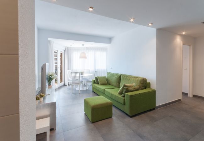 Apartment in Playa de Gandía - Condo in front of the Beach, Airco and lovely sunny terrace.  Apartment in Playa de Gandía - Condo in front of the Beach, Airco and lovely sunny terrace.