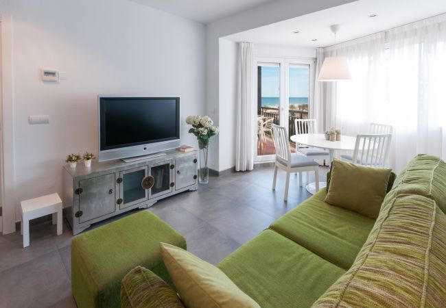 Apartment in Playa de Gandía - Condo in front of the Beach, Airco and lovely sunny terrace.  Apartment in Playa de Gandía - Condo in front of the Beach, Airco and lovely sunny terrace.