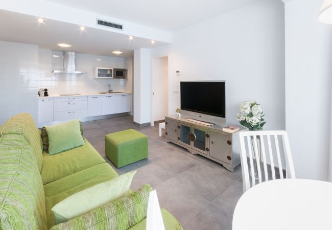 Apartment in Playa de Gandía - Condo in front of the Beach, Airco and lovely sunny terrace.  Apartment in Playa de Gandía - Condo in front of the Beach, Airco and lovely sunny terrace.