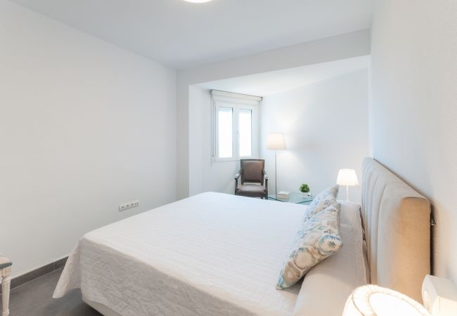 Apartment in Playa de Gandía - Condo in front of the Beach, Airco and lovely sunny terrace.  Apartment in Playa de Gandía - Condo in front of the Beach, Airco and lovely sunny terrace.