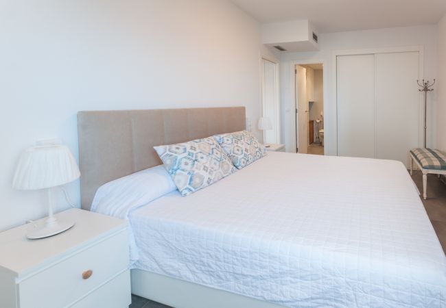 Apartment in Playa de Gandía - Condo in front of the Beach, Airco and lovely sunny terrace.  Apartment in Playa de Gandía - Condo in front of the Beach, Airco and lovely sunny terrace.