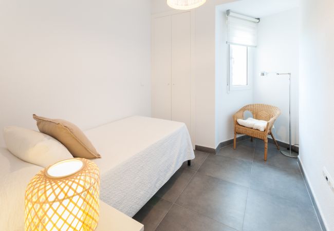 Apartment in Playa de Gandía - Condo in front of the Beach, Airco and lovely sunny terrace.  Apartment in Playa de Gandía - Condo in front of the Beach, Airco and lovely sunny terrace.