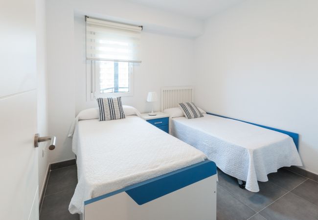 Apartment in Playa de Gandía - Condo in front of the Beach, Airco and lovely sunny terrace.  Apartment in Playa de Gandía - Condo in front of the Beach, Airco and lovely sunny terrace.