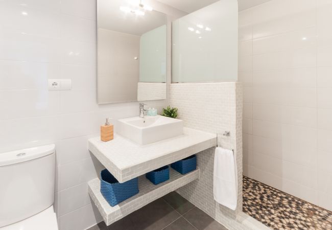Apartment in Playa de Gandía - Condo in front of the Beach, Airco and lovely sunny terrace.  Apartment in Playa de Gandía - Condo in front of the Beach, Airco and lovely sunny terrace.