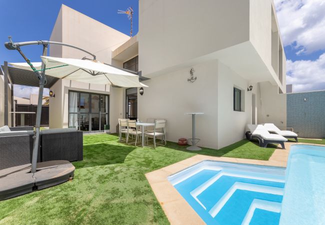 Villa in Costa Teguise - Villa Paula  Costa Teguise - Villas Lanzarote - VipVipVillas Villa in Costa Teguise - Villa Paula  Costa Teguise - Villas Lanzarote - VipVipVillas
