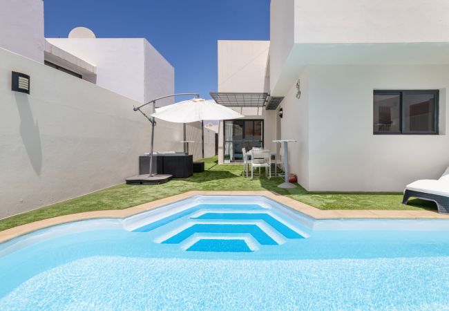 Villa in Costa Teguise - Villa Paula  Costa Teguise - Villas Lanzarote - VipVipVillas Villa in Costa Teguise - Villa Paula  Costa Teguise - Villas Lanzarote - VipVipVillas