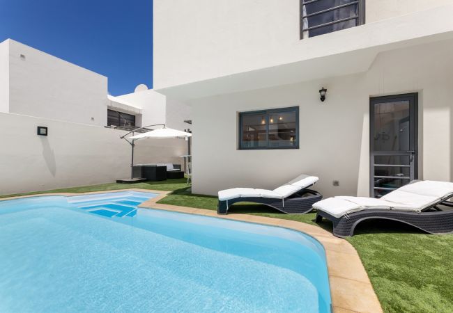 Villa in Costa Teguise - Villa Paula  Costa Teguise - Villas Lanzarote - VipVipVillas Villa in Costa Teguise - Villa Paula  Costa Teguise - Villas Lanzarote - VipVipVillas