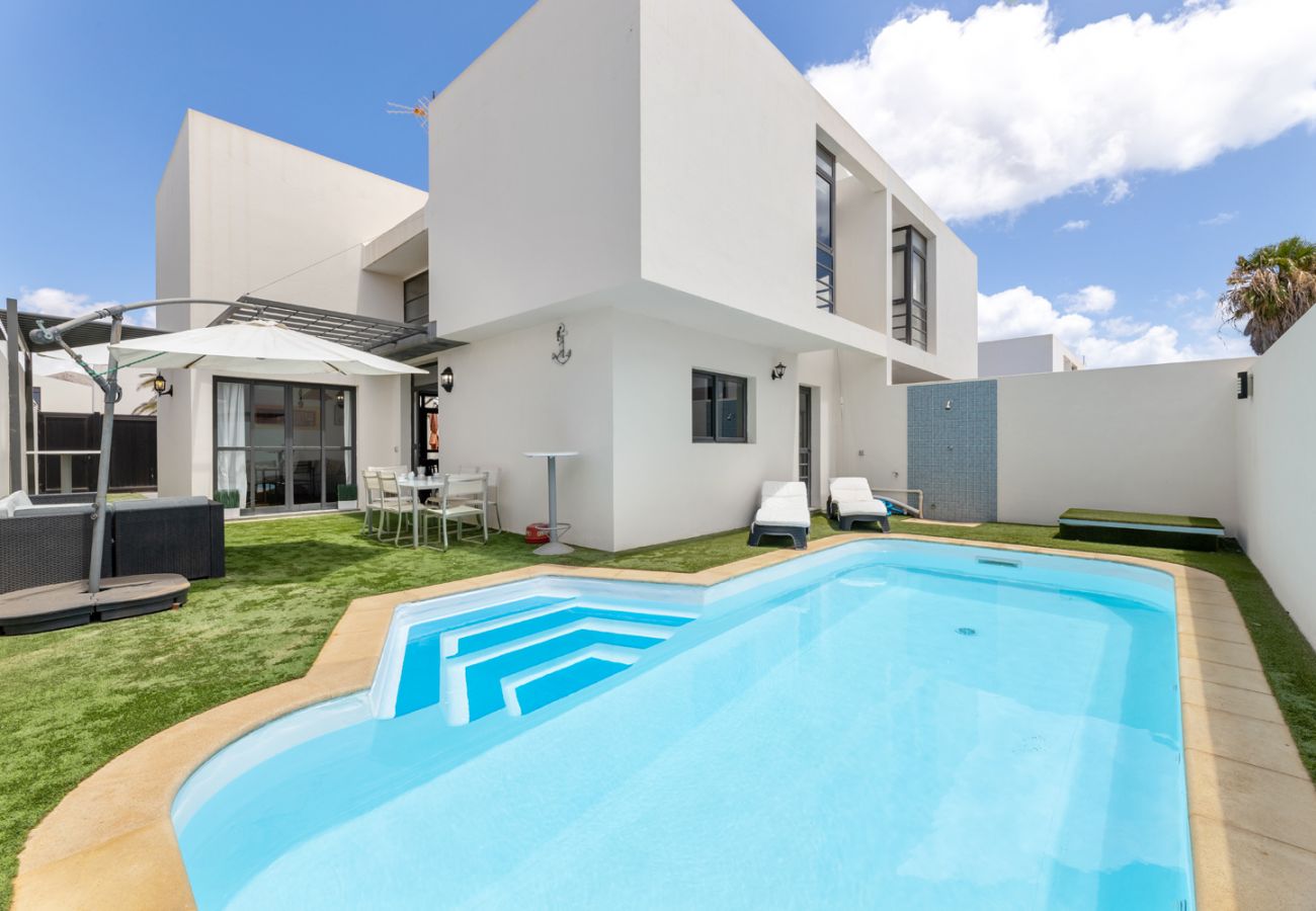 Villa in Costa Teguise - Villa Paula  Costa Teguise - Villas Lanzarote - VipVipVillas Villa in Costa Teguise - Villa Paula  Costa Teguise - Villas Lanzarote - VipVipVillas