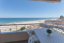 Apartment in Playa de Gandía - Amazing flat in front of the sea. Fully refurbished