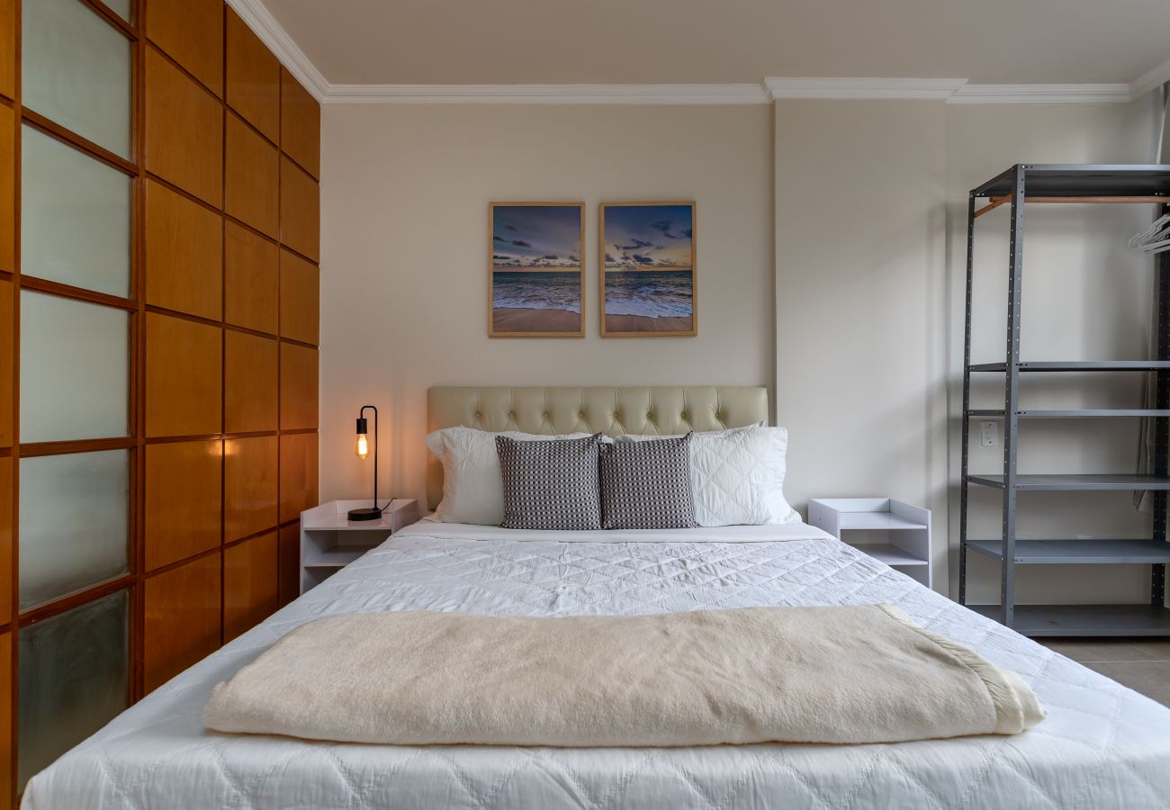 Room with double bed