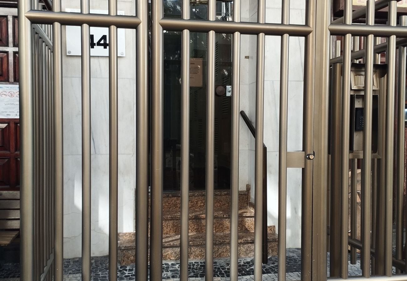 Apartment in Rio de Janeiro - 4 minutes from Copacabana beach | JN301