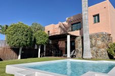 Villa in San Bartolomé de Tirajana - HomeForGuest Villa in Salobre Golf 5 with private pool and views to the golf course.