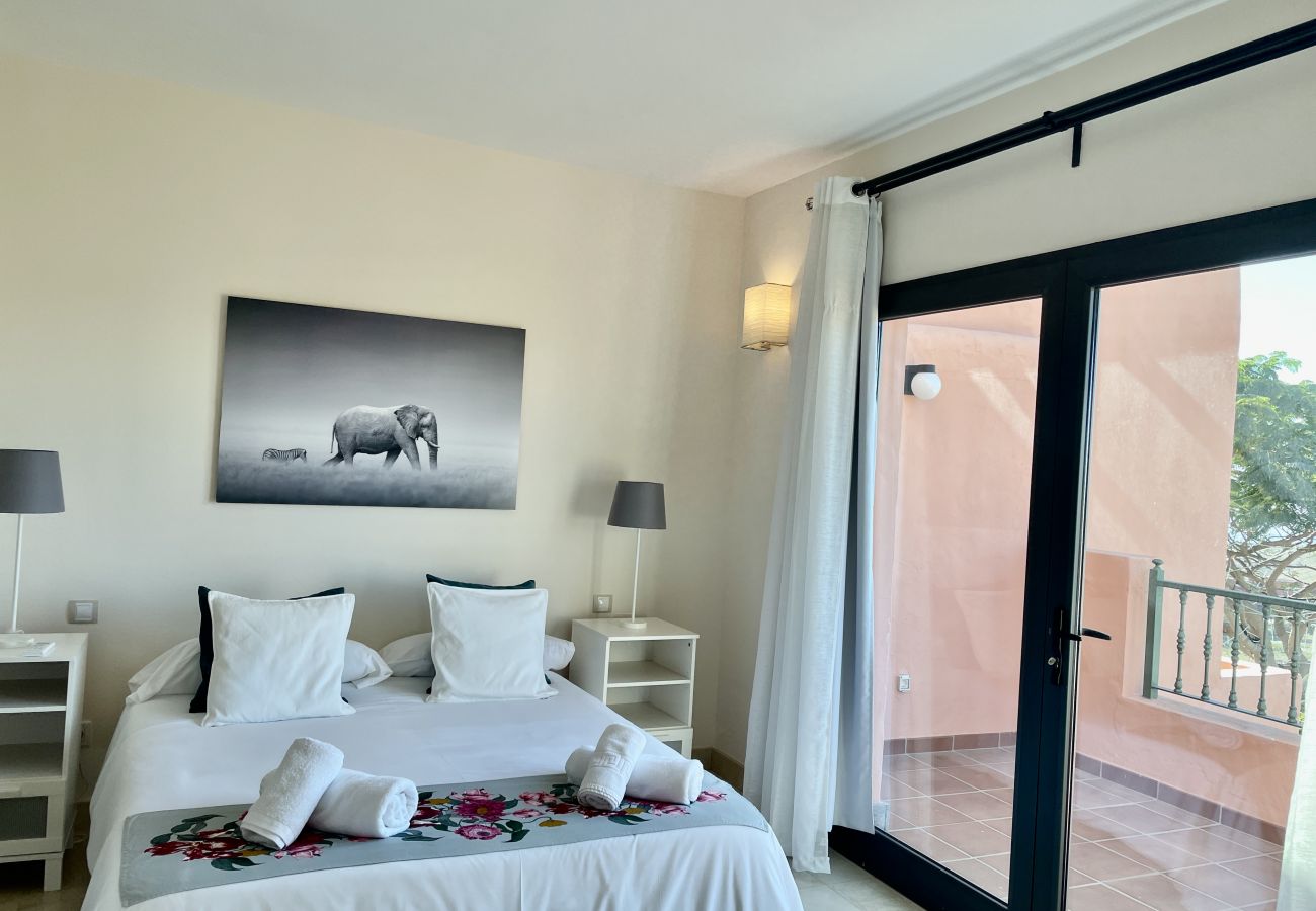 Villa in San Bartolomé de Tirajana - HomeForGuest Villa in Salobre with magnificent views of the golf course.