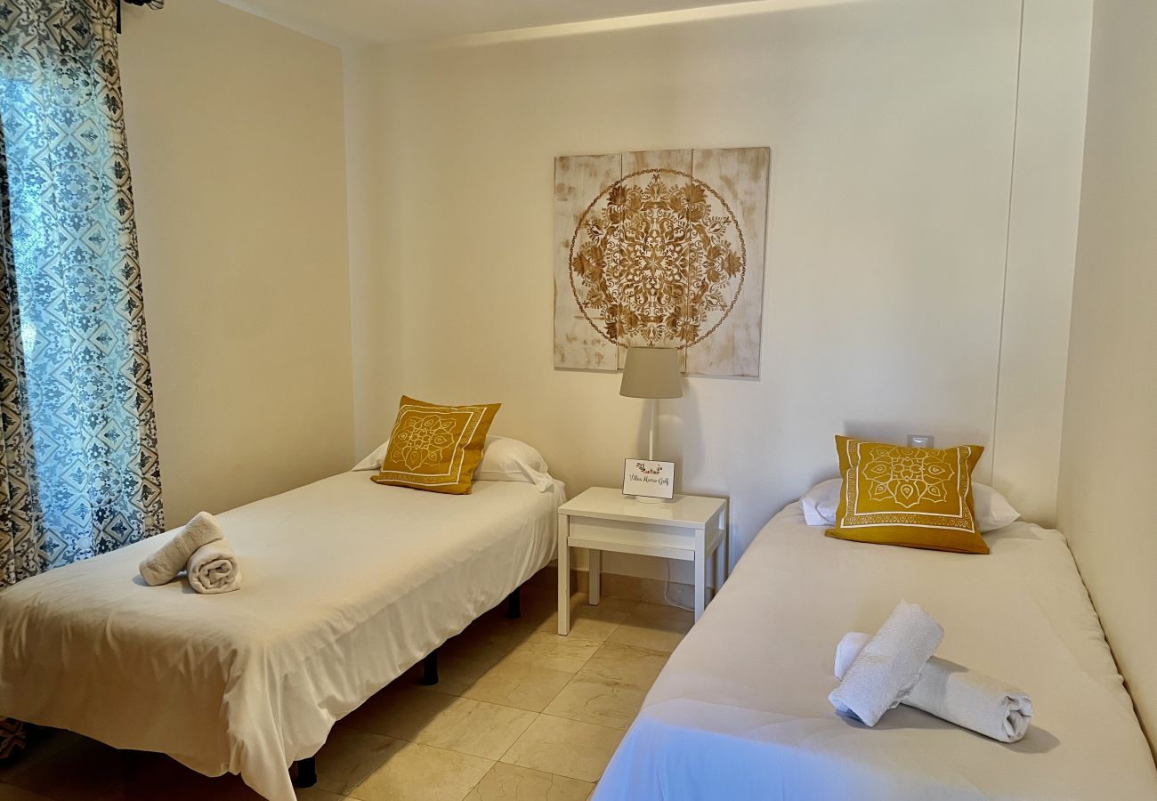 Villa in San Bartolomé de Tirajana - HomeForGuest Villa in Salobre with magnificent views of the golf course.