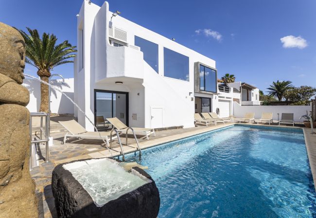 Villa in Arrecife - Mirador del Océano - Primer piso