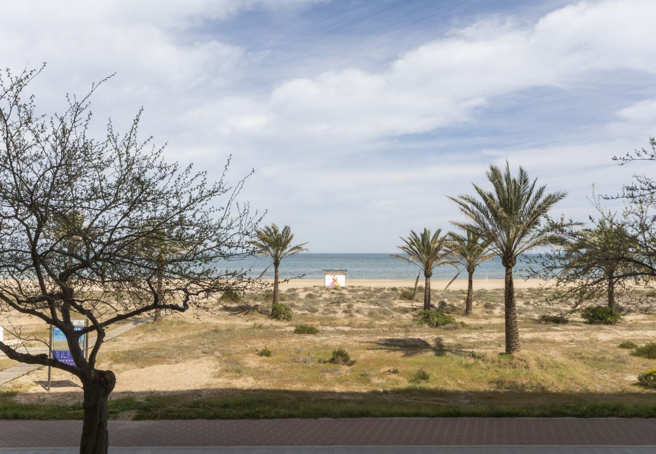 Apartment in Playa de Gandía - Luxury vacations in Bermuda Apartments in front of the beach