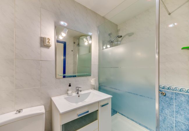Studio in Torremolinos - HomeForGuest Bright studio in La Carihuela near the beach Studio in Torremolinos - HomeForGuest Bright studio in La Carihuela near the beach