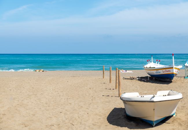 Studio in Torremolinos - HomeForGuest Bright studio in La Carihuela near the beach Studio in Torremolinos - HomeForGuest Bright studio in La Carihuela near the beach
