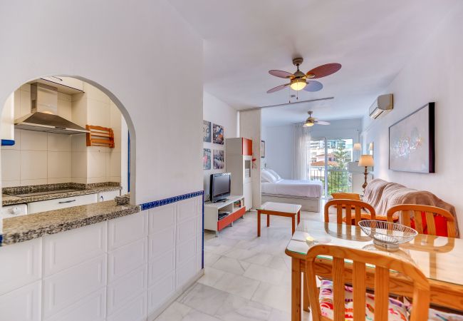 Studio in Torremolinos - HomeForGuest Bright studio in La Carihuela near the beach Studio in Torremolinos - HomeForGuest Bright studio in La Carihuela near the beach