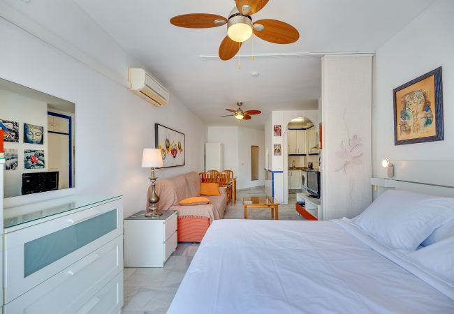 Studio in Torremolinos - HomeForGuest Bright studio in La Carihuela near the beach Studio in Torremolinos - HomeForGuest Bright studio in La Carihuela near the beach