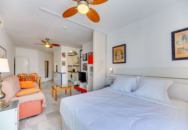 Studio in Torremolinos - HomeForGuest Bright studio in La Carihuela near the beach Studio in Torremolinos - HomeForGuest Bright studio in La Carihuela near the beach
