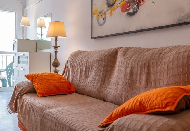 Studio in Torremolinos - HomeForGuest Bright studio in La Carihuela near the beach Studio in Torremolinos - HomeForGuest Bright studio in La Carihuela near the beach