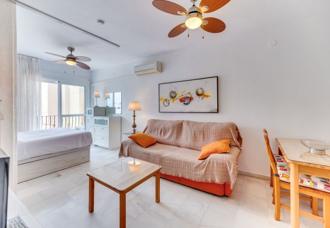 Studio in Torremolinos - HomeForGuest Bright studio in La Carihuela near the beach Studio in Torremolinos - HomeForGuest Bright studio in La Carihuela near the beach