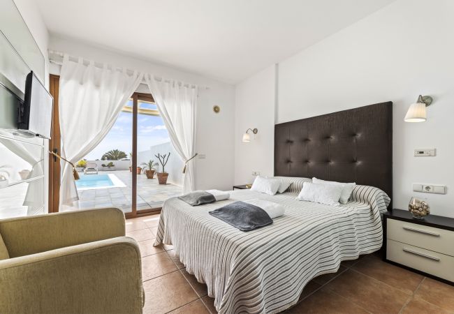 Villa in Playa Blanca - Villa Flora - Villasexperience Villa in Playa Blanca - Villa Flora - Villasexperience