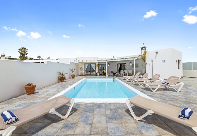 Villa in Playa Blanca - Villa Flora - Villasexperience Villa in Playa Blanca - Villa Flora - Villasexperience