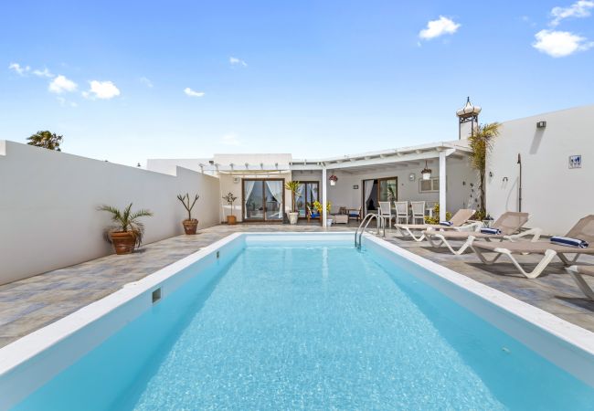 Villa in Playa Blanca - Villa Flora - Villasexperience Villa in Playa Blanca - Villa Flora - Villasexperience