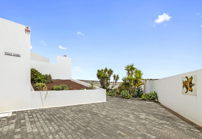 Villa in Playa Blanca - Villa Flora - Villasexperience Villa in Playa Blanca - Villa Flora - Villasexperience