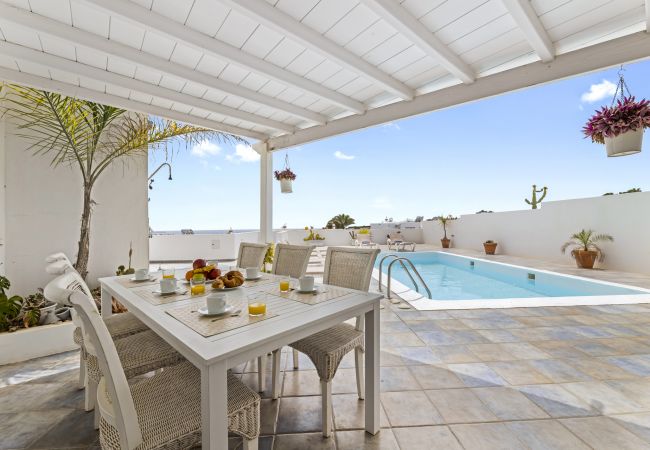 Villa in Playa Blanca - Villa Flora - Villasexperience Villa in Playa Blanca - Villa Flora - Villasexperience