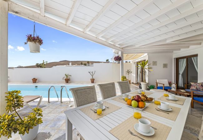 Villa in Playa Blanca - Villa Flora - Villasexperience Villa in Playa Blanca - Villa Flora - Villasexperience