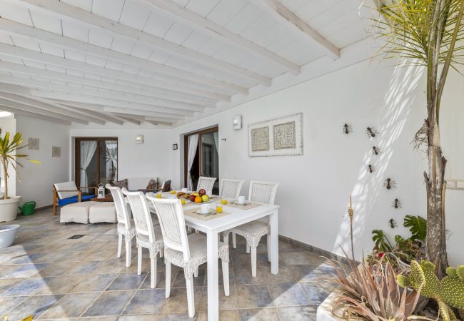 Villa in Playa Blanca - Villa Flora - Villasexperience Villa in Playa Blanca - Villa Flora - Villasexperience