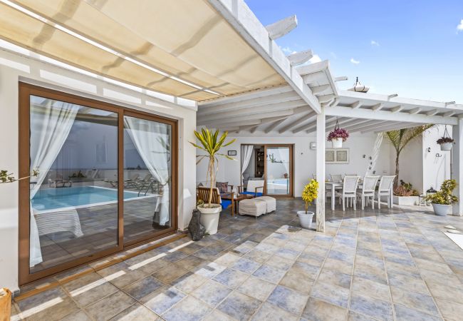 Villa in Playa Blanca - Villa Flora - Villasexperience Villa in Playa Blanca - Villa Flora - Villasexperience