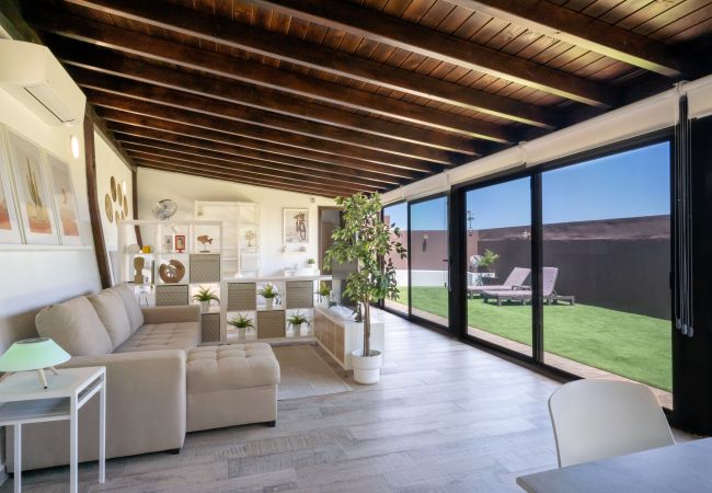 Studio in Santa Cruz de Tenerife - modern loft recently renovated In Santa Cruz de Tenerife 02 Studio in Santa Cruz de Tenerife - modern loft recently renovated In Santa Cruz de Tenerife 02