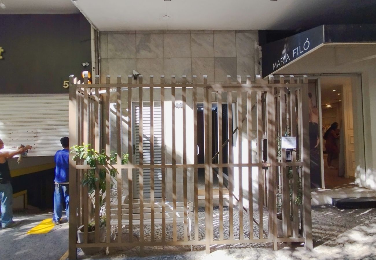 Apartment in Rio de Janeiro - 3 minutes from Copacabana beach | STC303