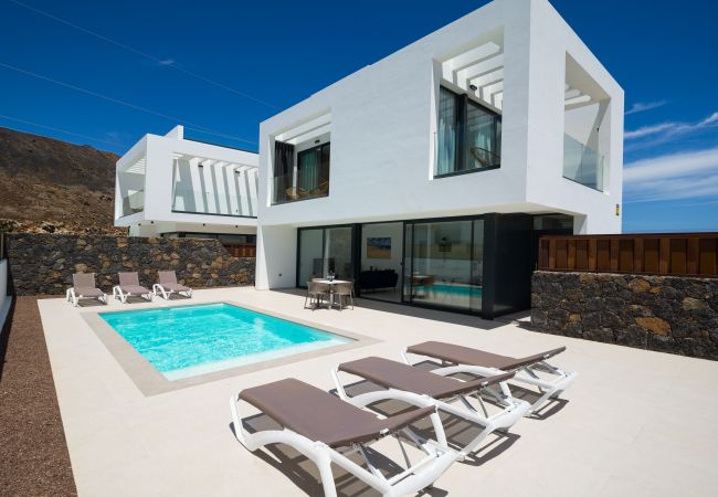Villa/Dettached house in Corralejo -  Villa Deluxe Las Calderas 01 with private pool