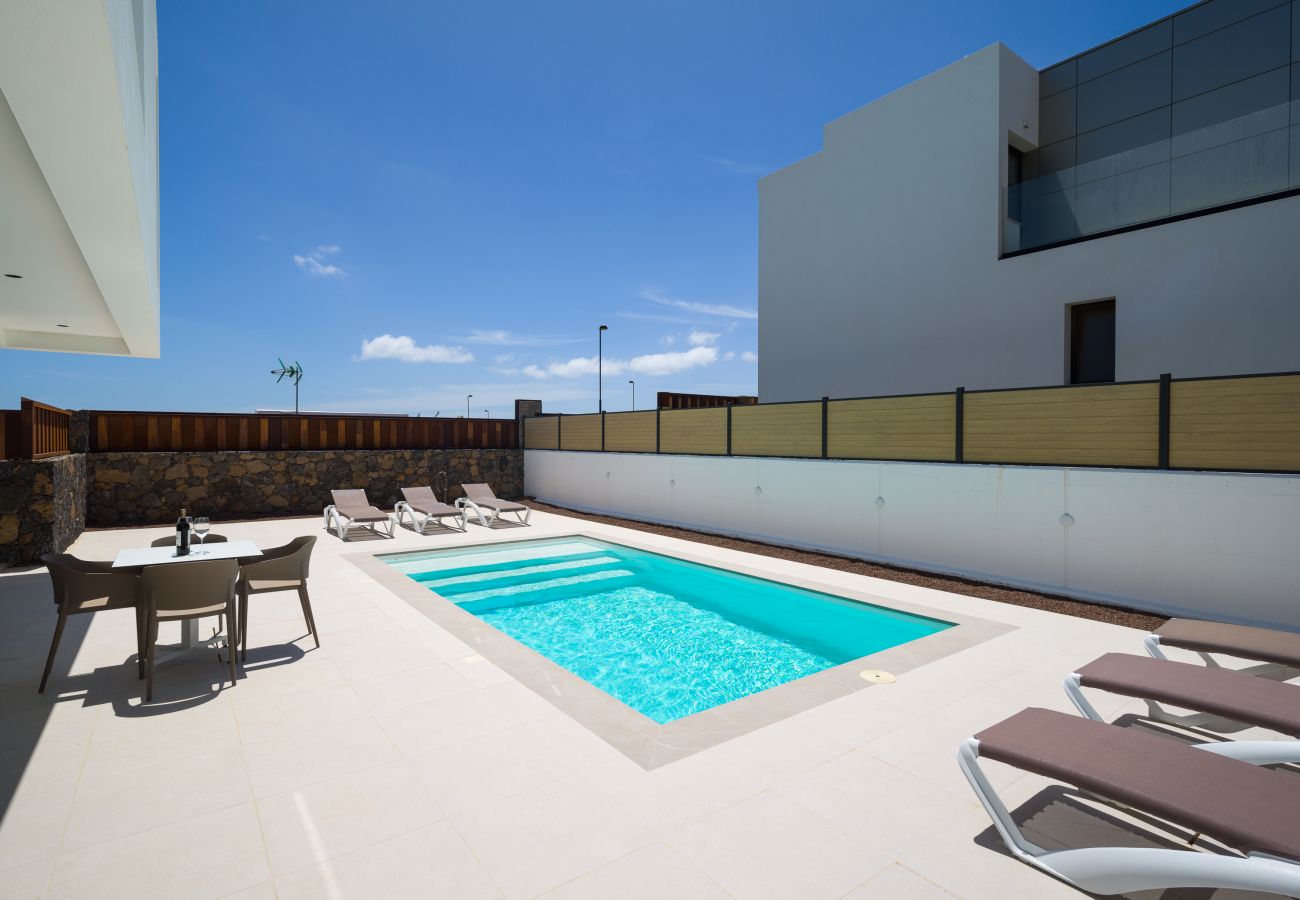 Villa in Corralejo -  Villa Deluxe Las Calderas 01 with private pool