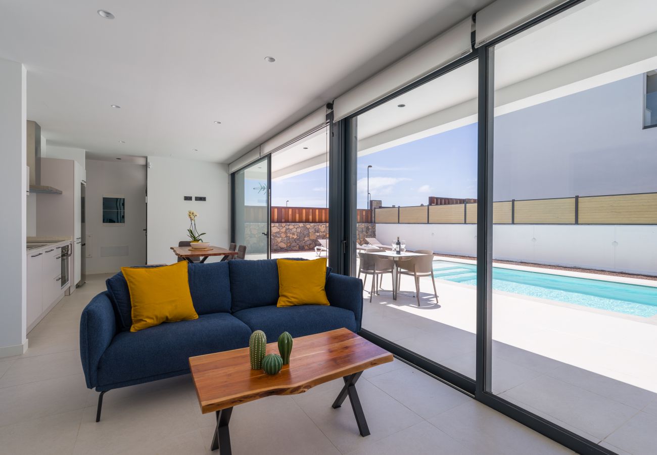 Villa in Corralejo -  Villa Deluxe Las Calderas 01 with private pool