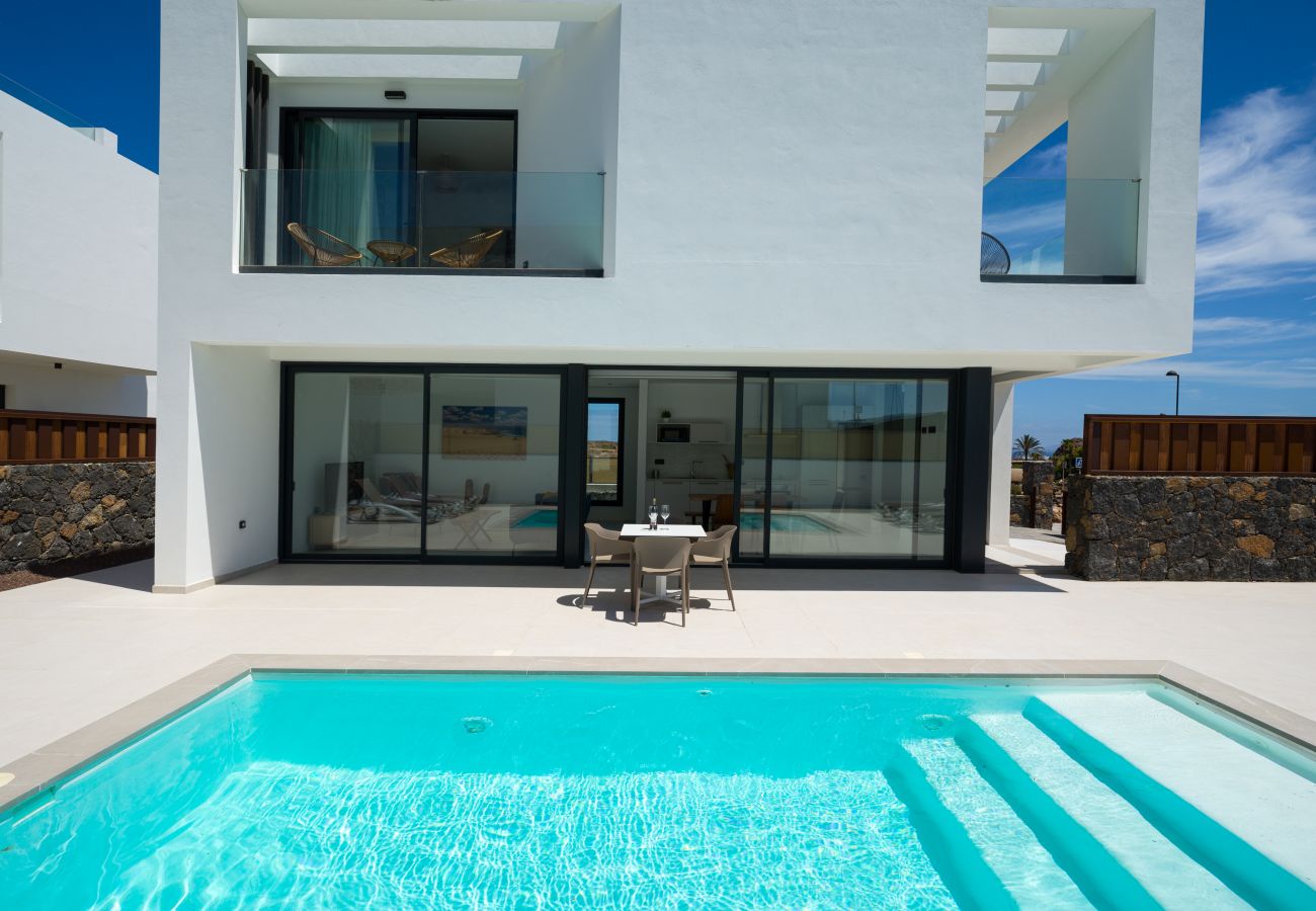 Villa in Corralejo -  Villa Deluxe Las Calderas 01 with private pool