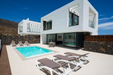 Villa in Corralejo -  Villa Deluxe Las Calderas 01 with private pool
