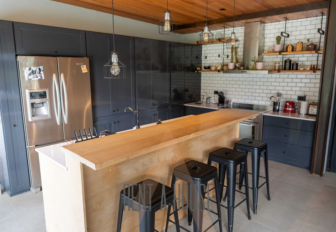 House in San Carlos de Bariloche - ARE16 - Espectacular  Casa en Arelauquen