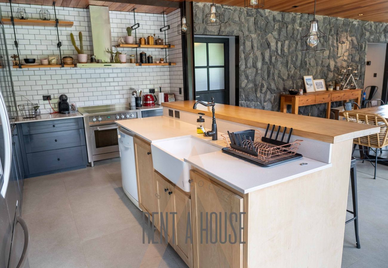 House in San Carlos de Bariloche - ARE16 - Espectacular  Casa en Arelauquen