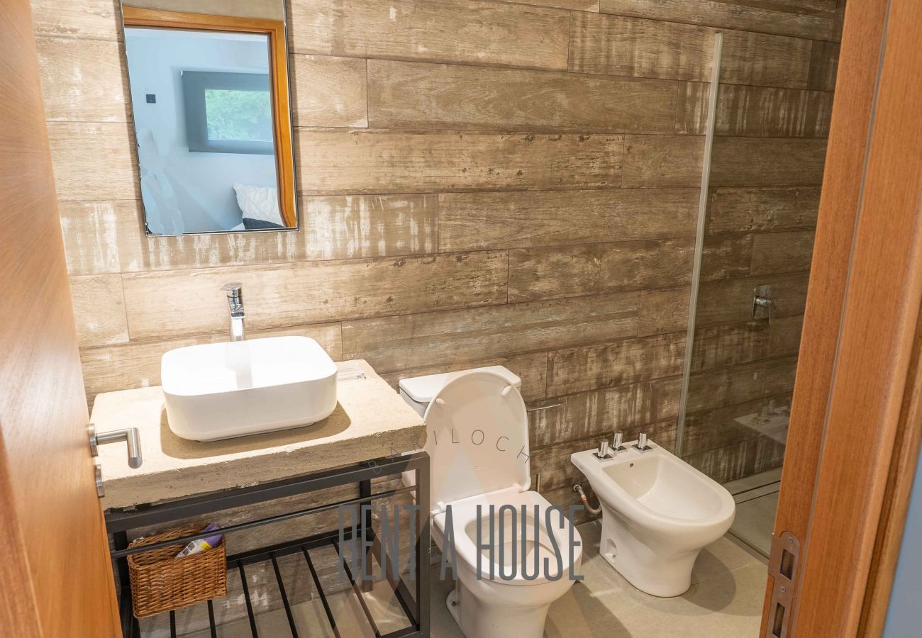 House in San Carlos de Bariloche - ARE16 - Espectacular  Casa en Arelauquen