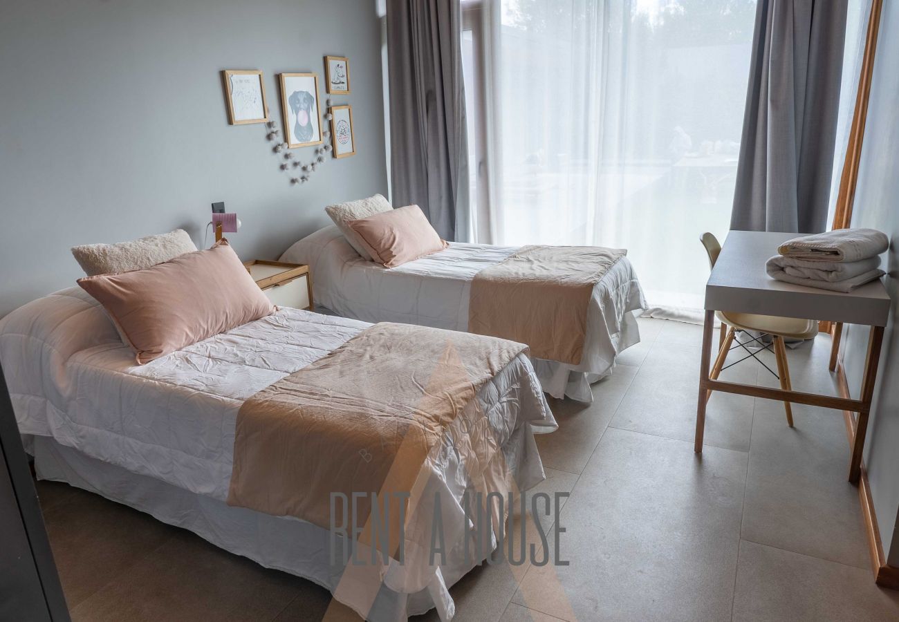 House in San Carlos de Bariloche - ARE16 - Espectacular  Casa en Arelauquen