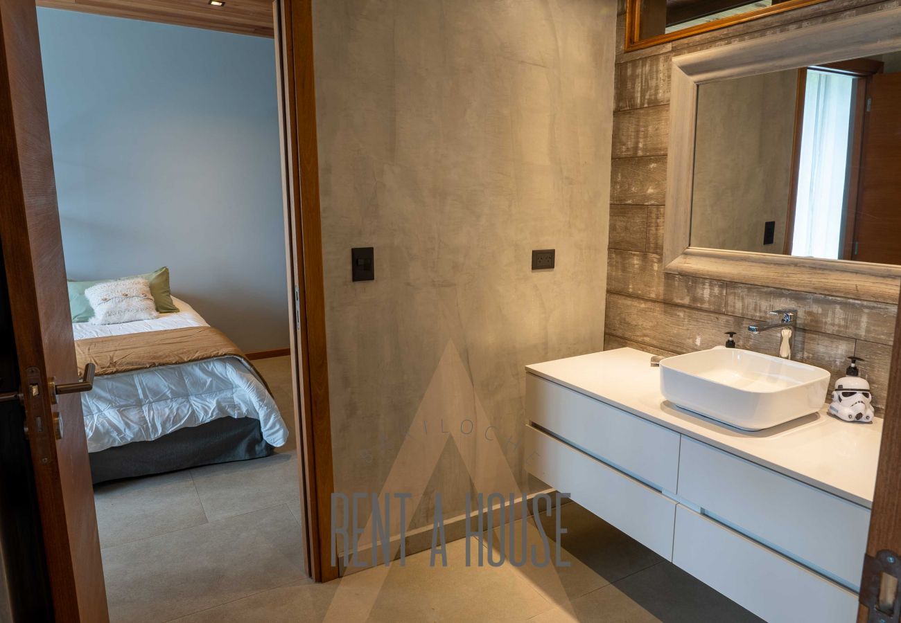 House in San Carlos de Bariloche - ARE16 - Espectacular  Casa en Arelauquen