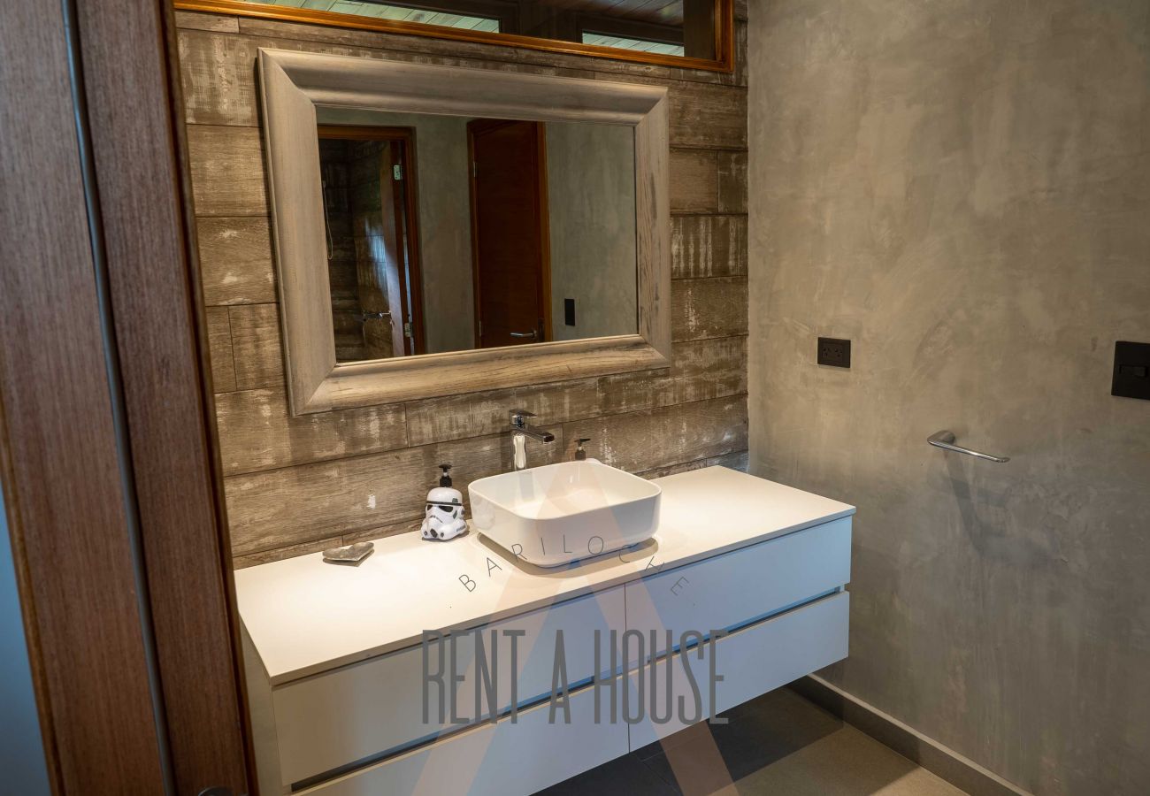 House in San Carlos de Bariloche - ARE16 - Espectacular  Casa en Arelauquen