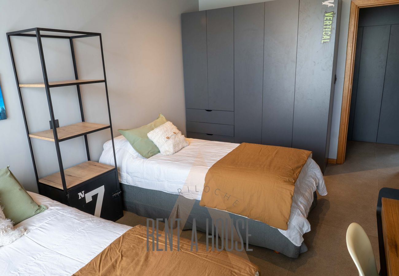 House in San Carlos de Bariloche - ARE16 - Espectacular  Casa en Arelauquen